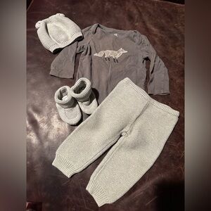 GAP Baby Knit Set in Gray w/Gap fox longsleeve 6-12mos
